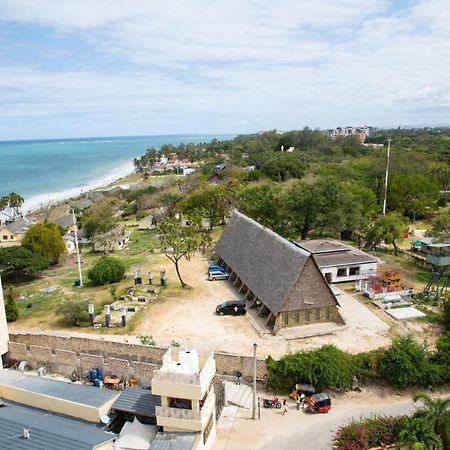 Beach Front Studio Apartment Nyali Beach Екстер'єр фото