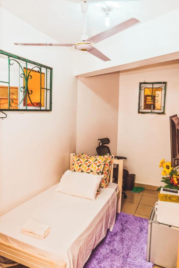 Beach Front Studio Apartment Nyali Beach Екстер'єр фото