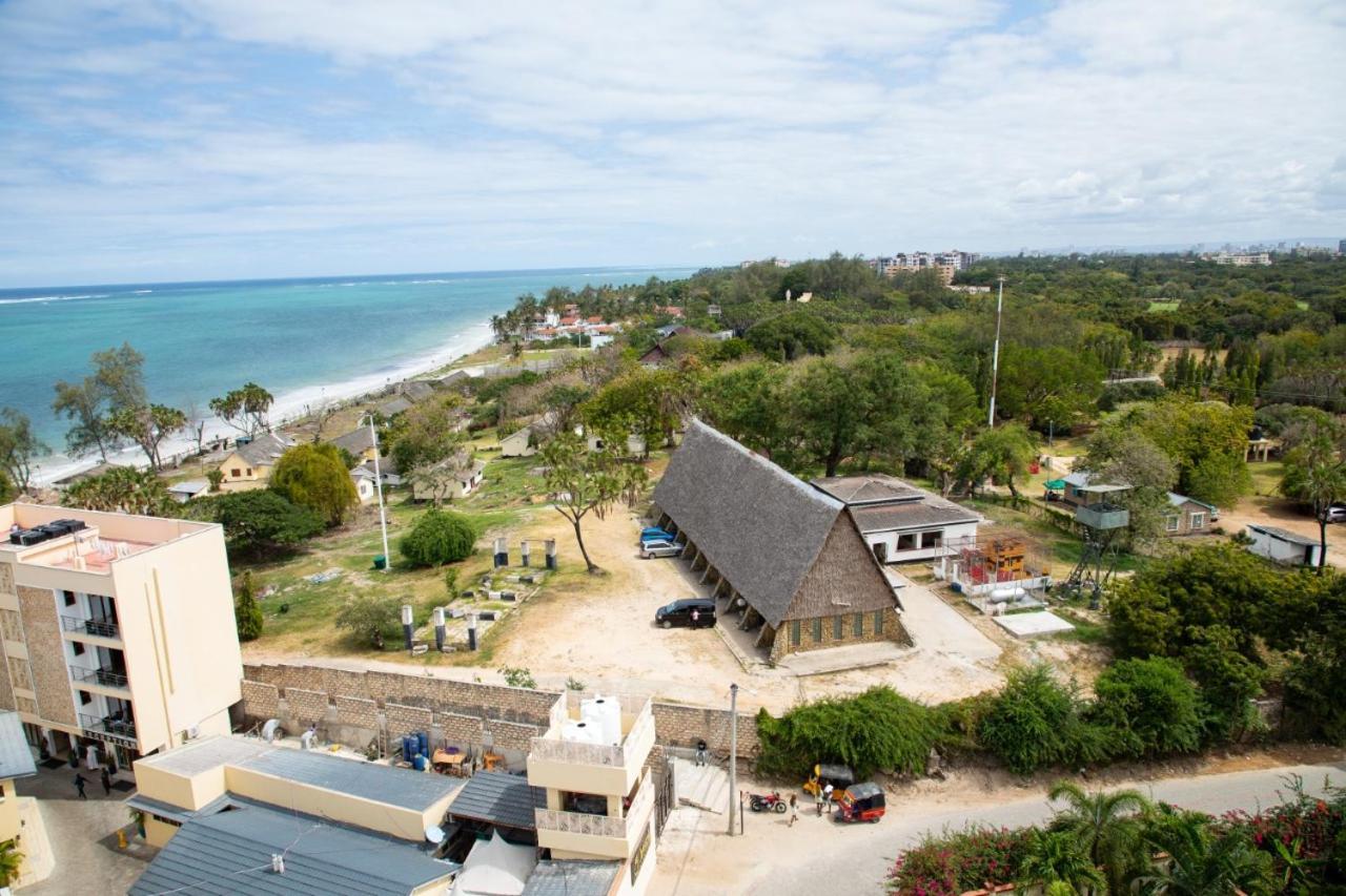 Beach Front Studio Apartment Nyali Beach Екстер'єр фото